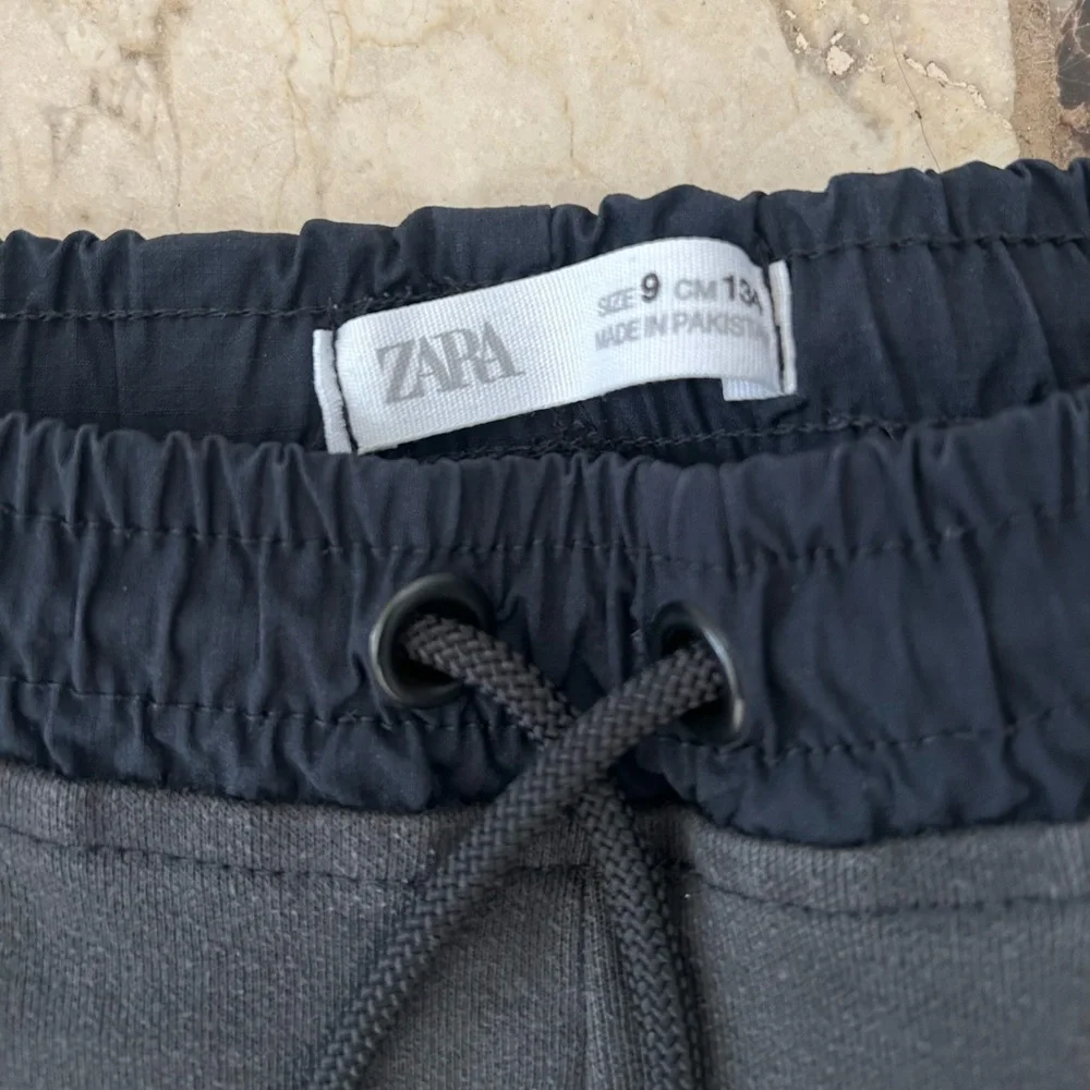 Boys Zara Black and Gray Jogger Pants - Picture 2 of 3